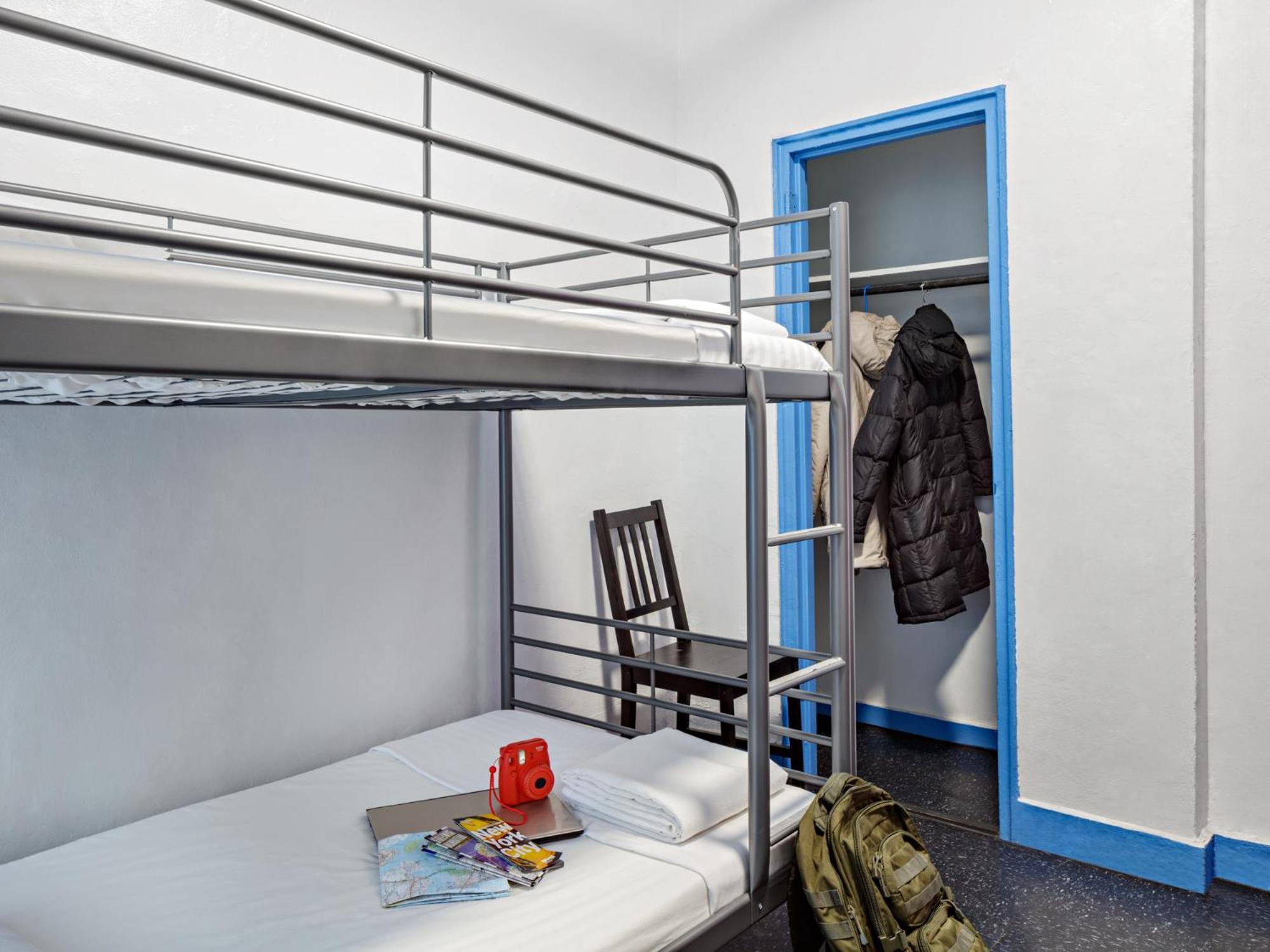 Einzelbett im 2-Bett-Schlafsaal mit Zugang zum Gemeinschaftsbad